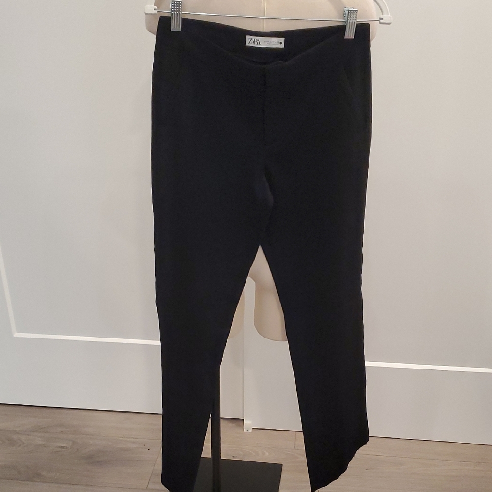 Zara women’s  Classic Black Trousers Size XS with raw hem